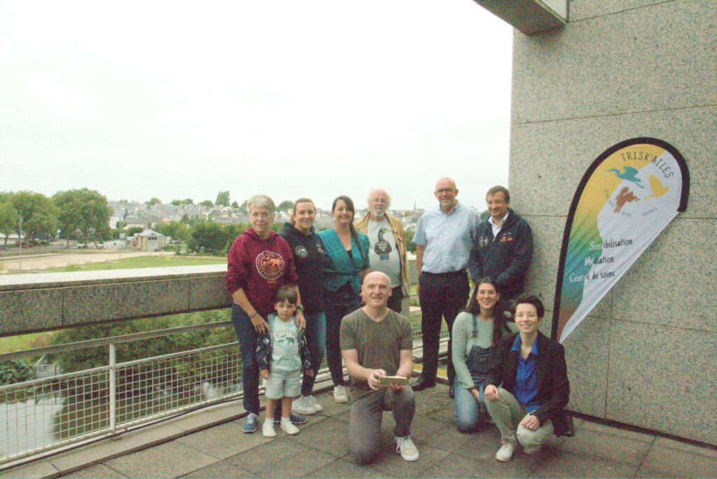 L'équipe de Trisk'ailes et des Terres de Nataé aux côtés de Gilles Carreric, maire de Lanester dans le cadre de la création du centre de soins Nataé - Trisk'ailes